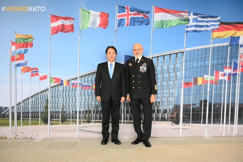 伊澤大使とNATO軍事委員長のワーキングランチ