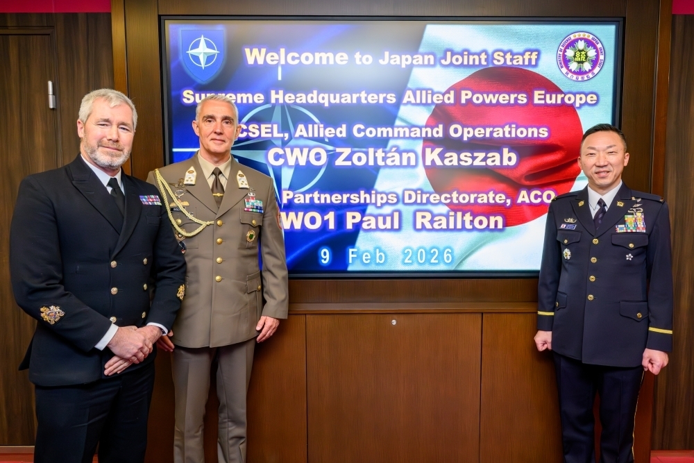 NATO作戦連合軍最先任及びNATO協調部最先任の齋藤高行統幕最先任表敬