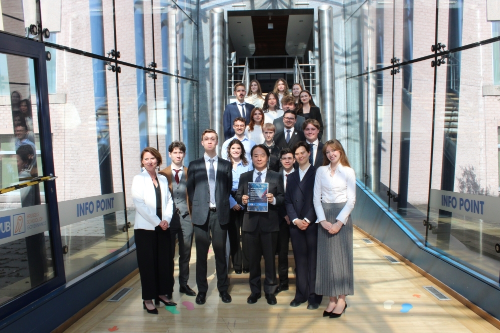 BSoG 3rd year Bachelor Students presenting their report to Ambassador IZAWA
